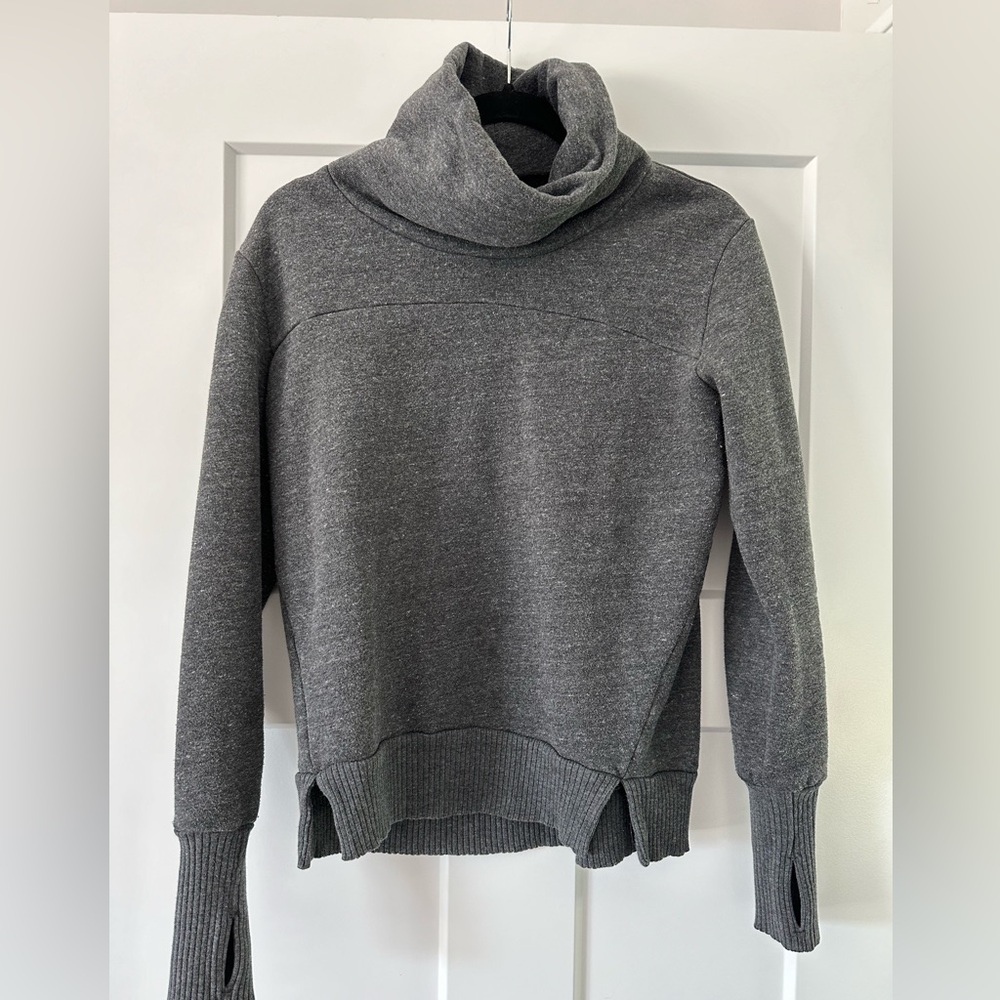 Alo yoga sweatshirt